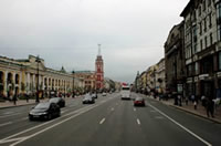 Avinguda Nevski. Al fons, la torre de l'antiga Duma